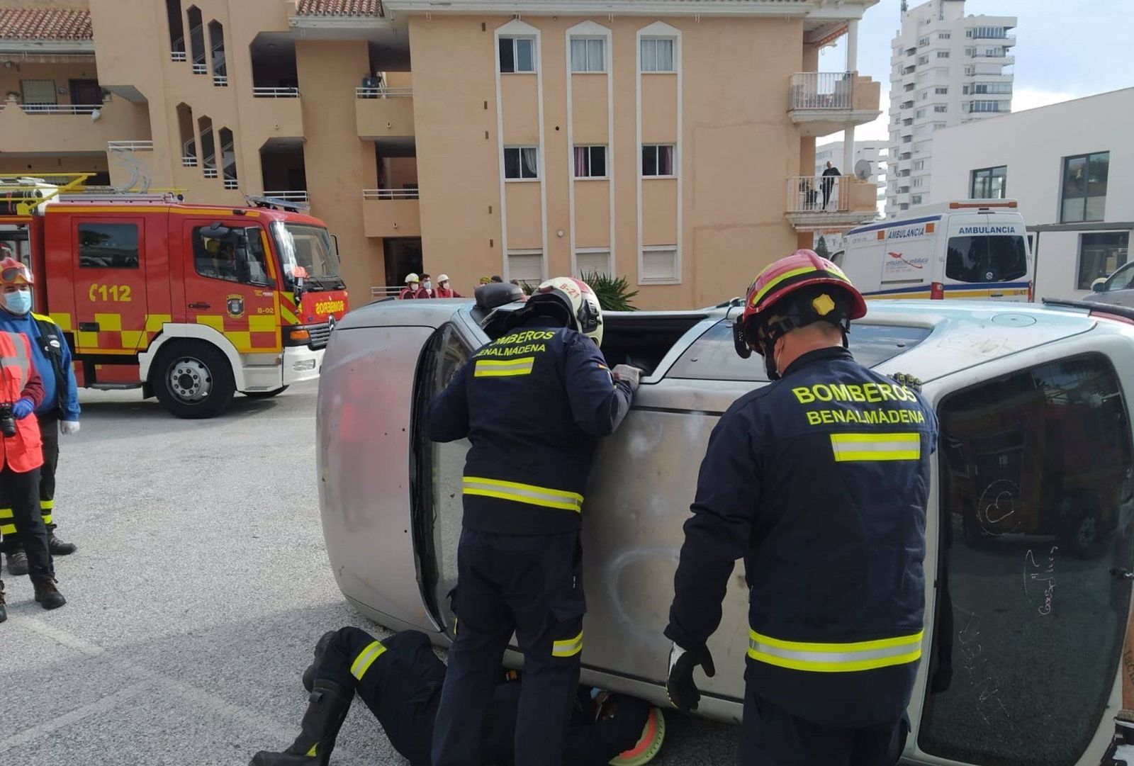 Bomberos de Benalmádena en una imagen de archivo. - AYUNTAMIENTO DE BENALMÁDENA - Archivo