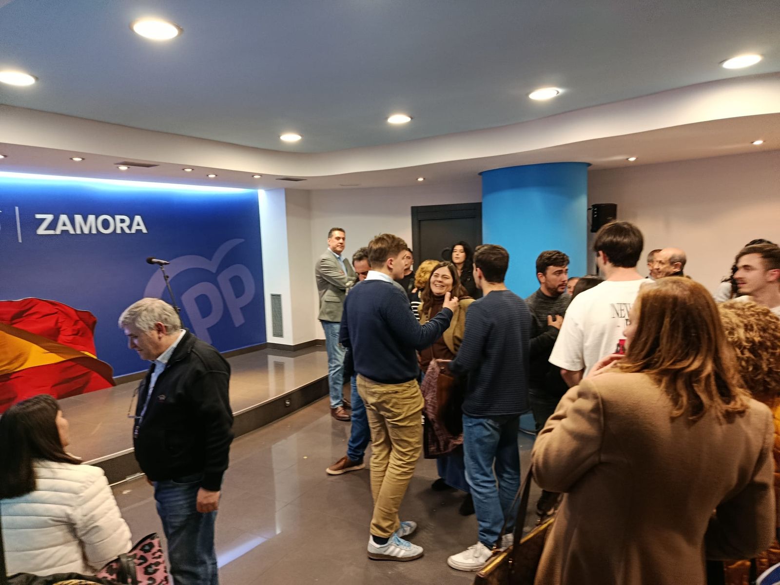 Noeche electoral en la sede del PP en Zamora