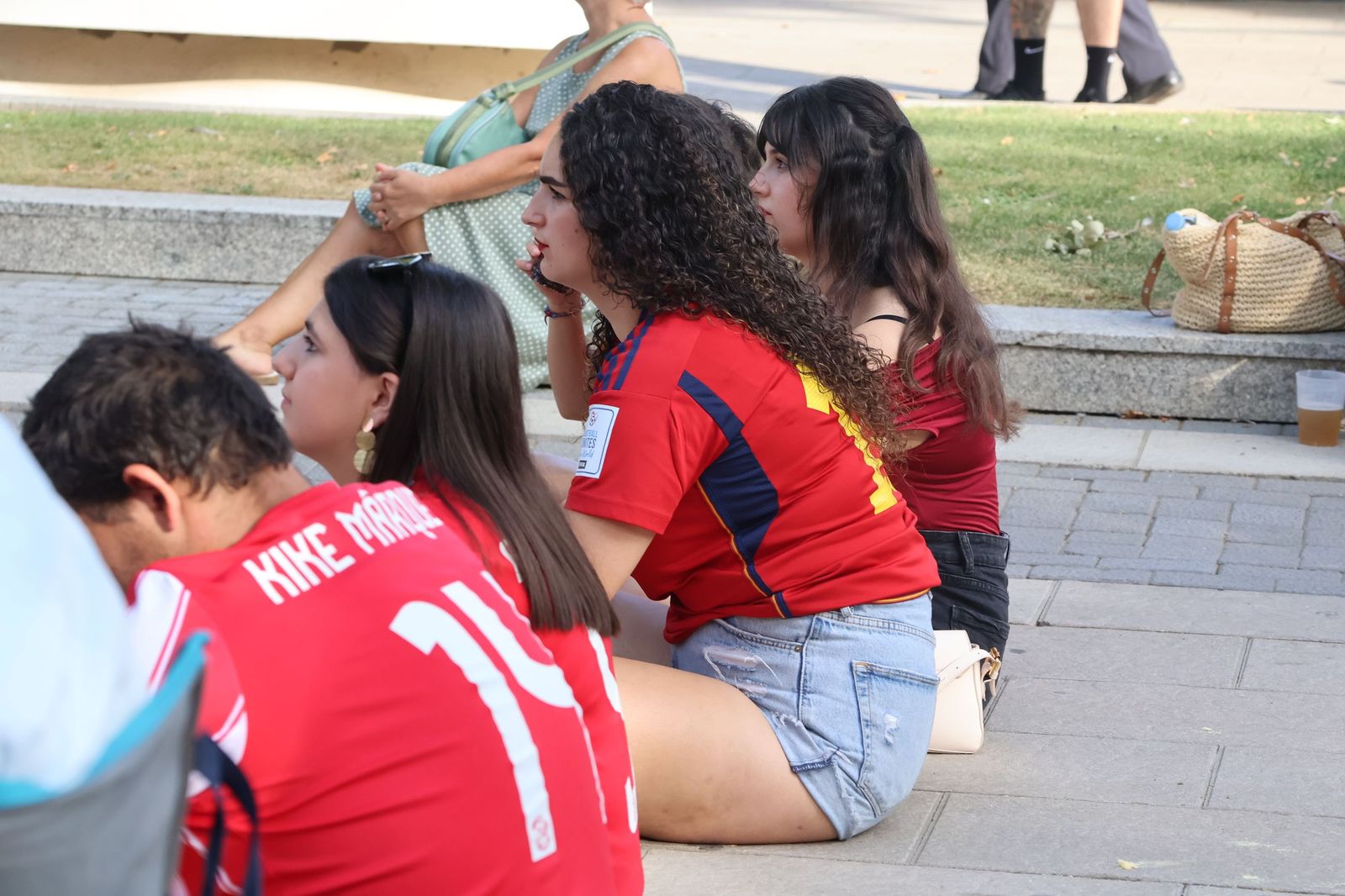 GALERÍA | Así se vivió la final de la Eurocopa Femenina en La Marina Fotos: Nuria Galindo