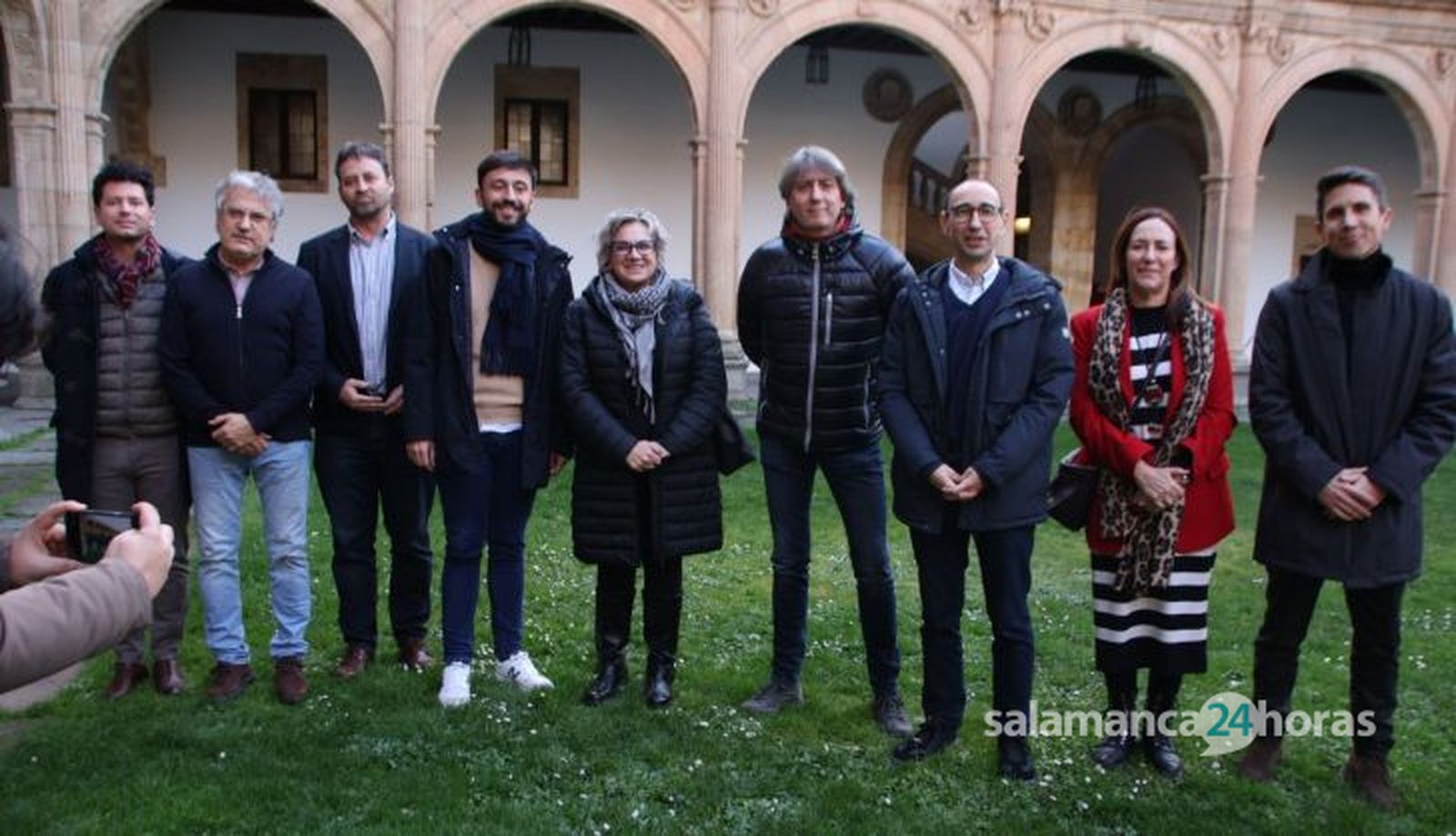 Carlos Martínez, atiende a los medios de comunicación junto a David Serrada, antes del encuentro con la militancia Carlos Martínez, atiende a los medios de comunicación junto a David Serrada, antes del encuentro con la militancia