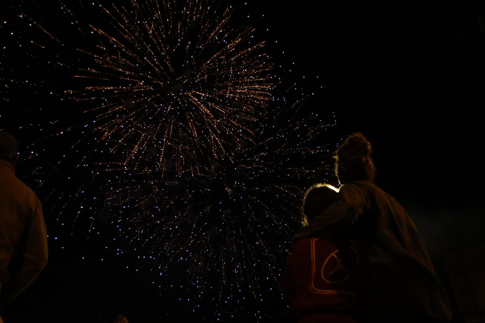 Fuegos artificiales en el entorno del Puente Romano