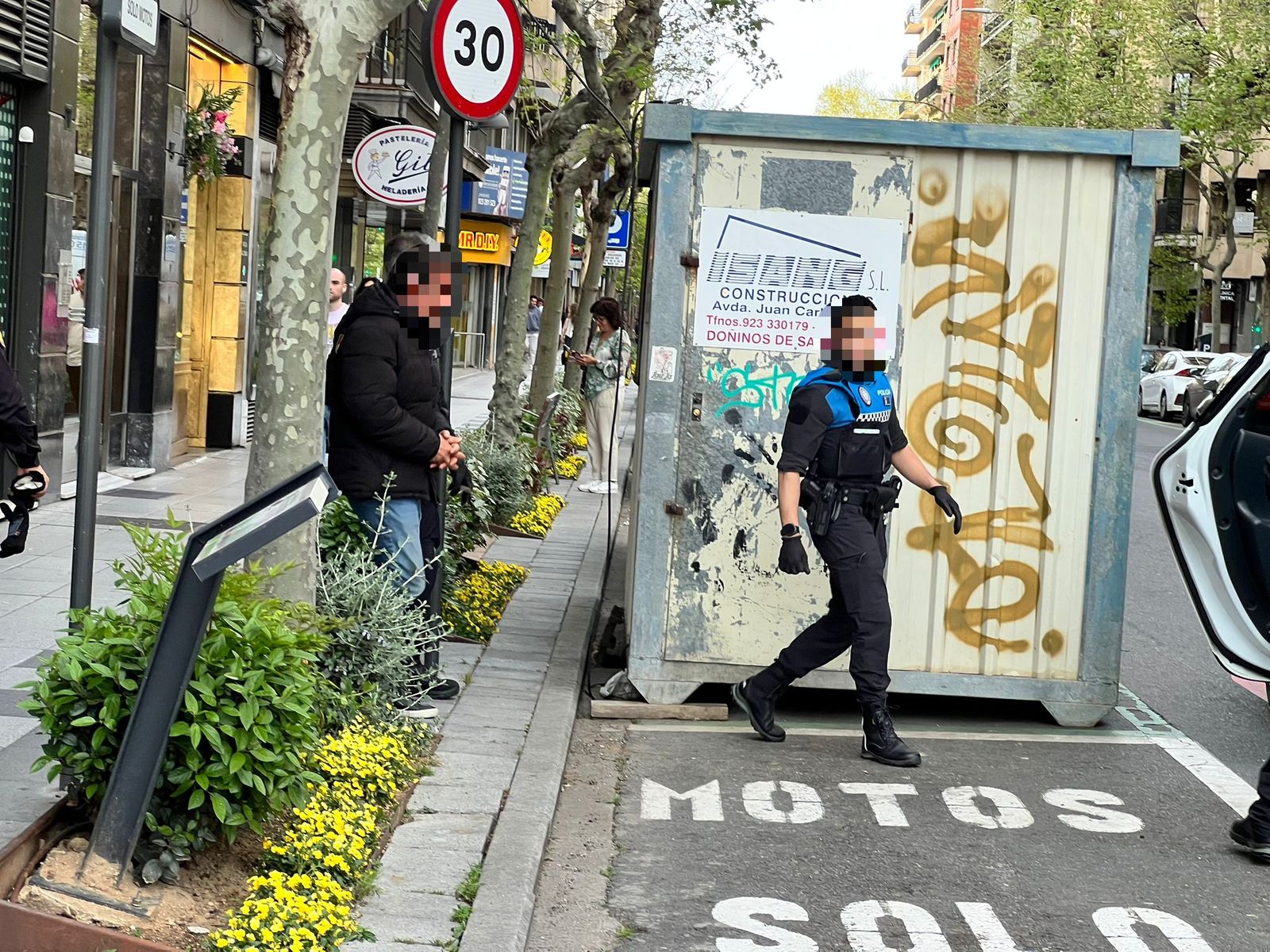 Pelea multitudinaria en el paseo de  Carmelitas