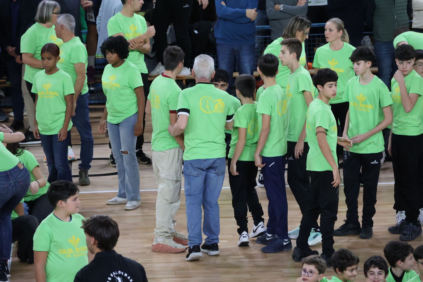 GALERÍA | El Club Balonmano Zamora celebra su 25º aniversario con una imagen muy especial
