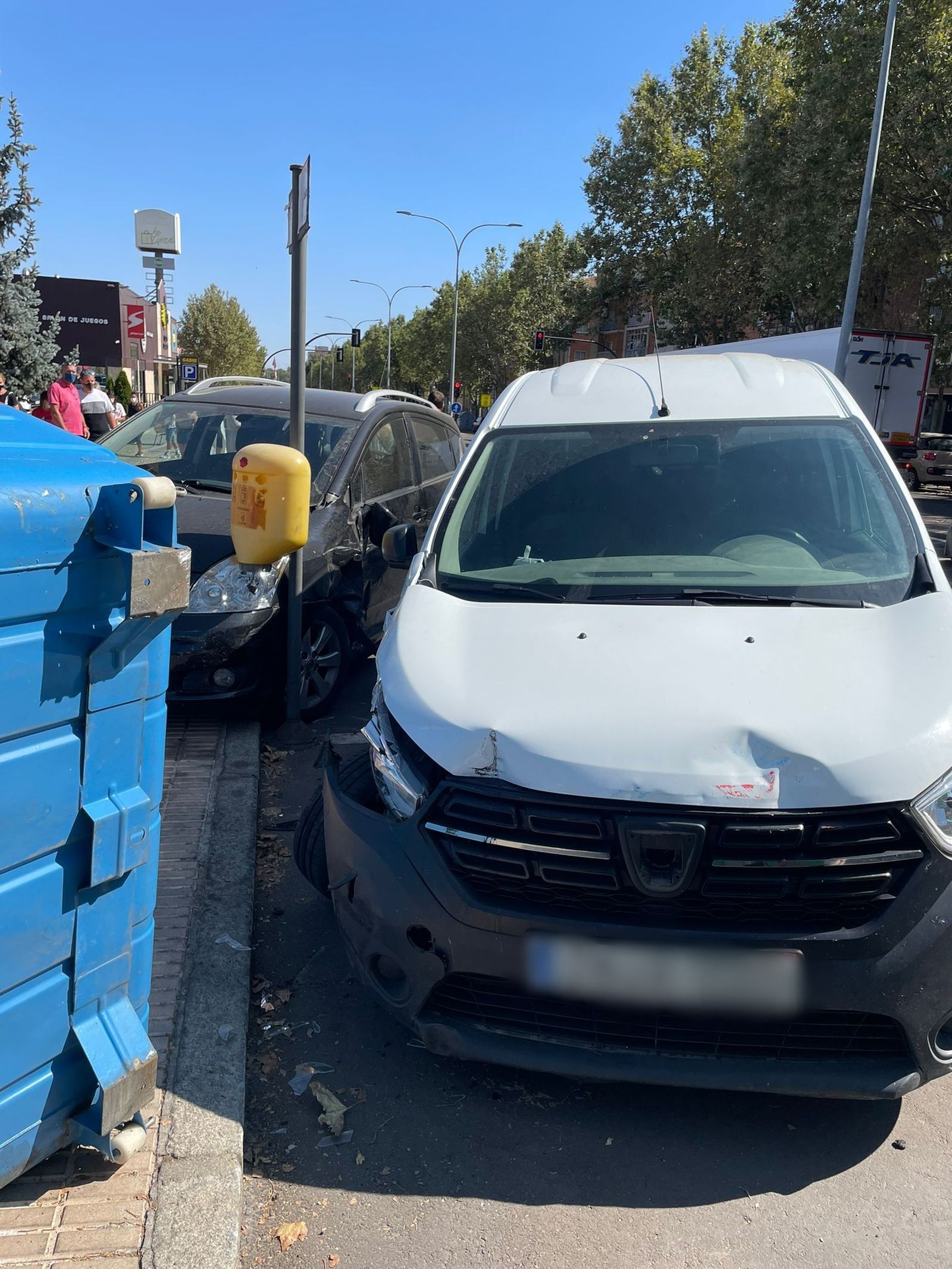 Estado en el que quedaron dos de los vehículos implicados