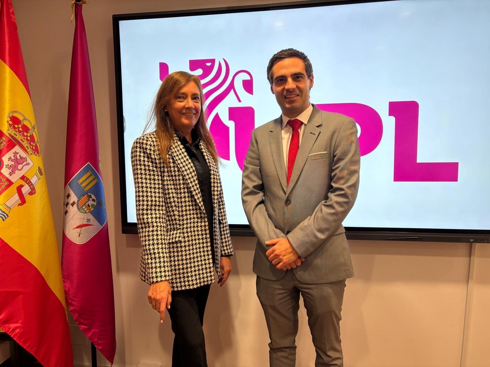 La Secretaria Comarcal de UPL Salamanca y Alfoz, Ángela Gómez, y el Presidente de UPL, el salmantino Carlos Javier Salgado.