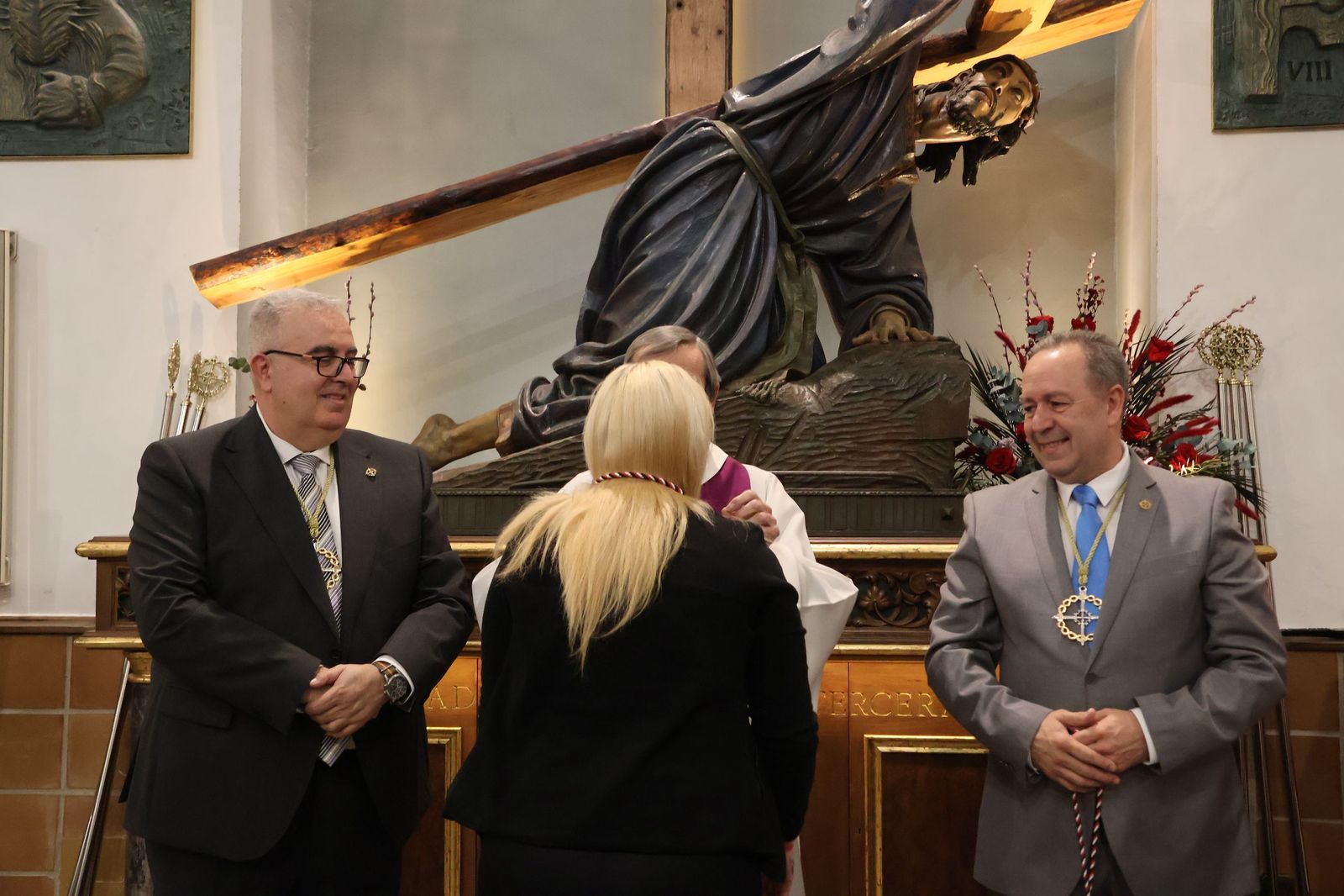 Entrada de nuevos hermanos de la Hermandad de Jesús en Su Tercera Caída (27).JPG