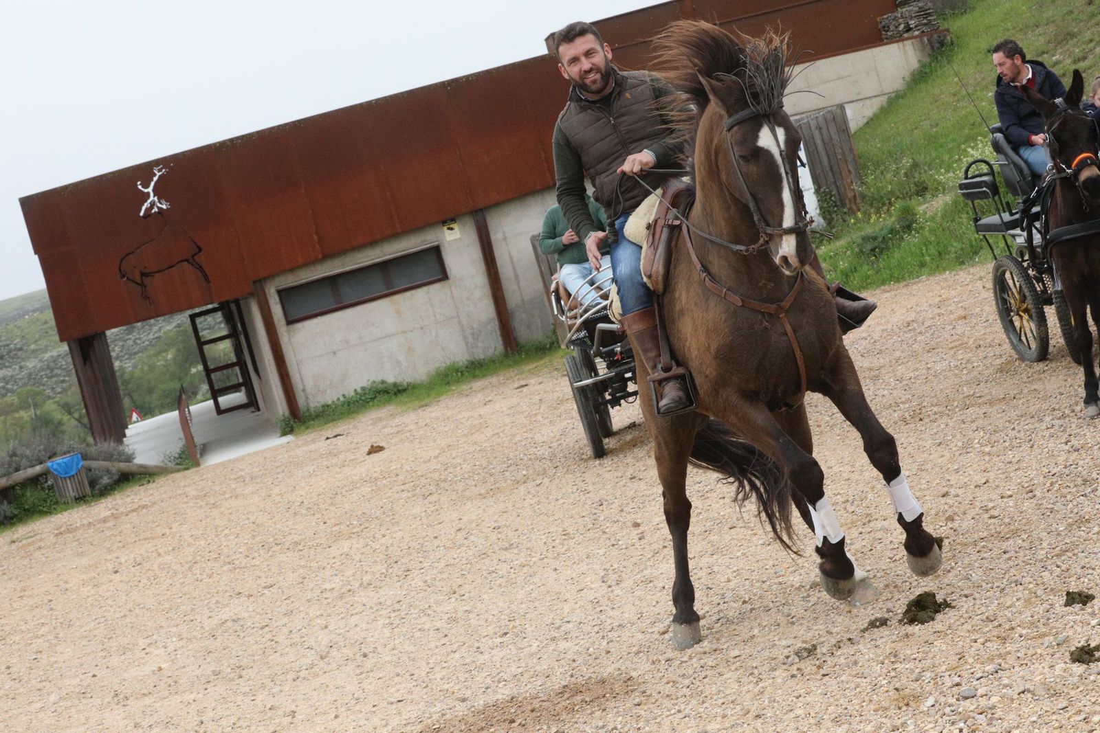 galeria-medio-centenar-de-jinetes-participan-en-la-i-ruta-a-caballo-de-siega-verde-fotos-siega-verde-27