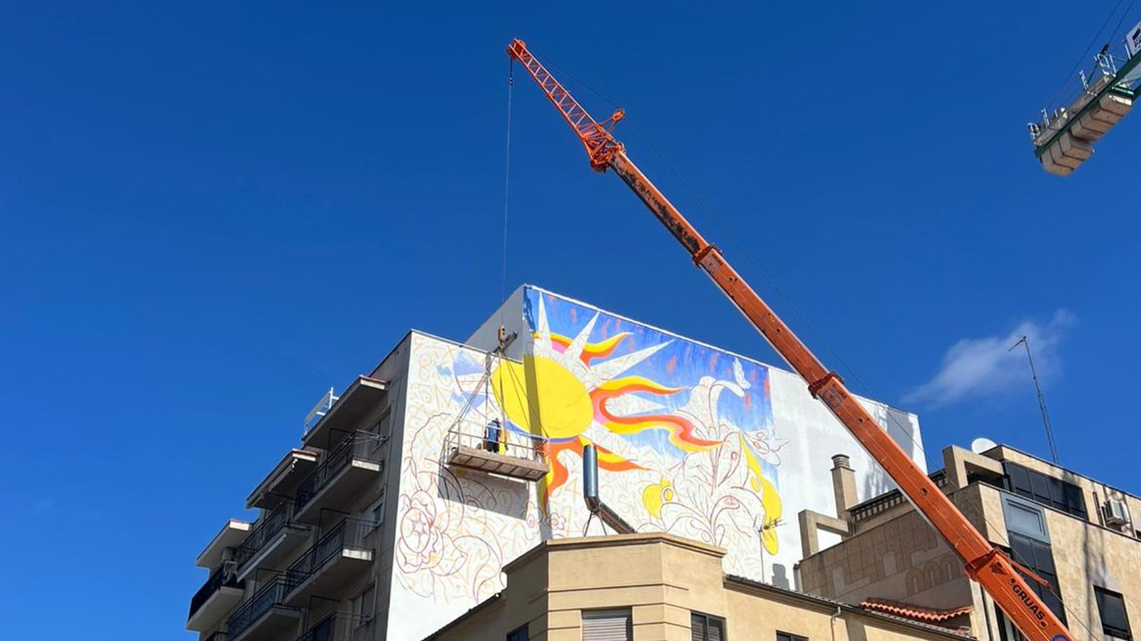 Mural de Murfin, artista invitado a la XVI edición de la Galería Urbana del Barrio del Oeste