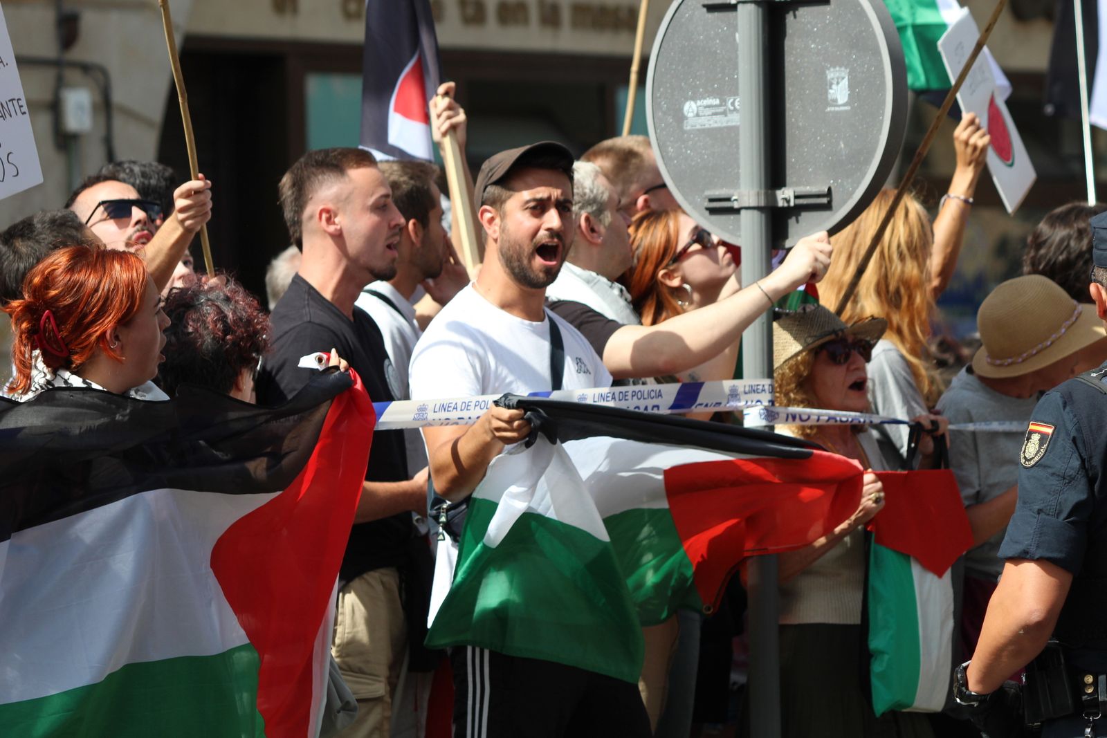 Protestas por Palestina al paso de la Vuelta Ciclista a España por Salamanca
