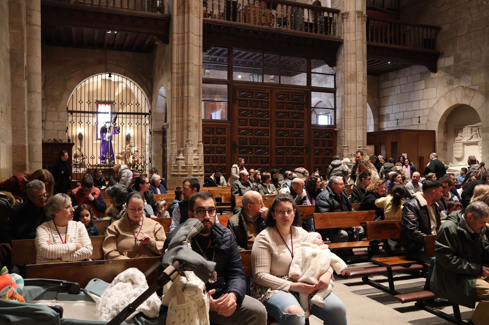 Entrada de nuevos hermanos de Jesús Nazareno Vulgo Congregación (2).JPG