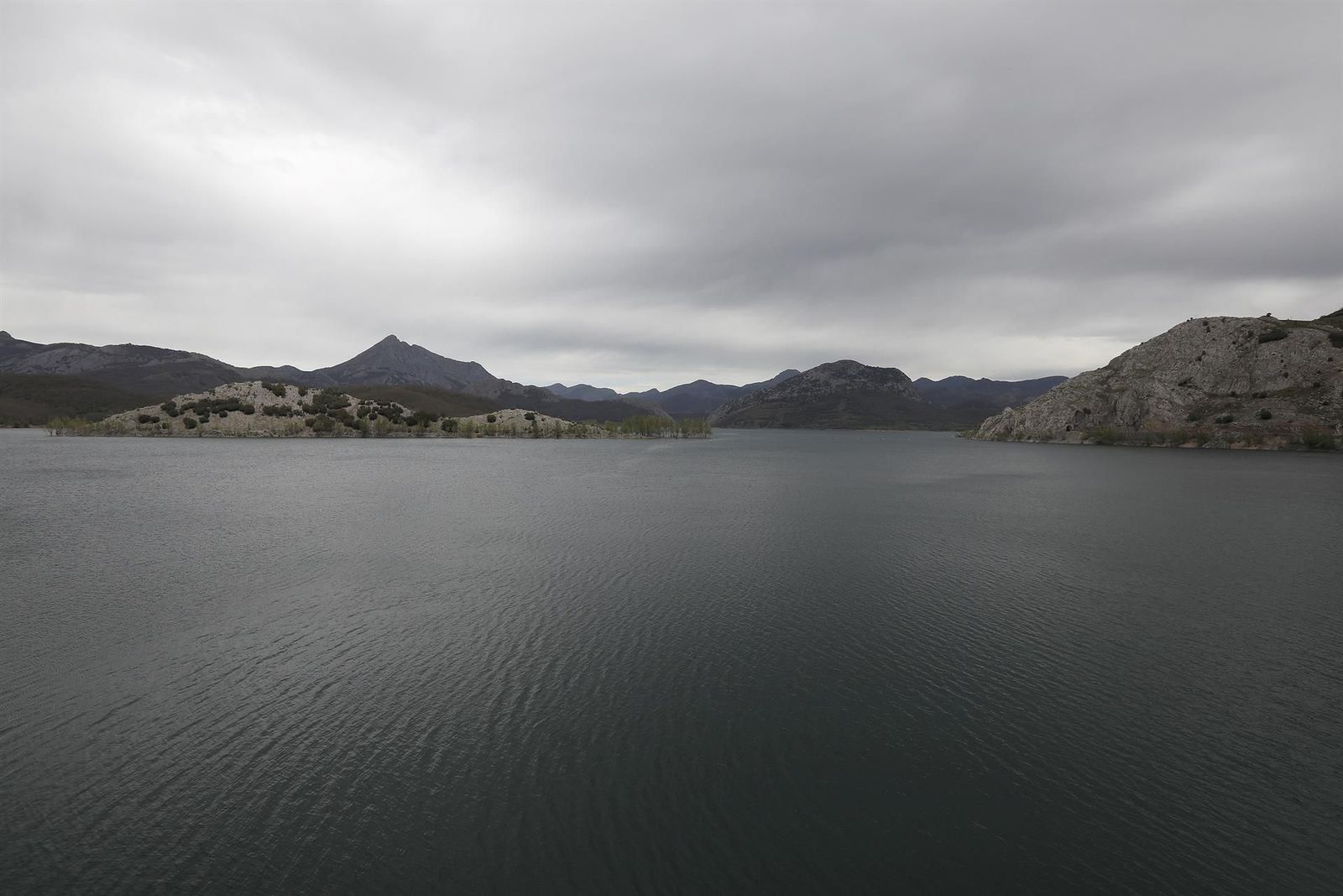 Vista del embalse del río Porma,  en León, Castilla y León (España).   Fernando Otero   Europa Press   Archivo