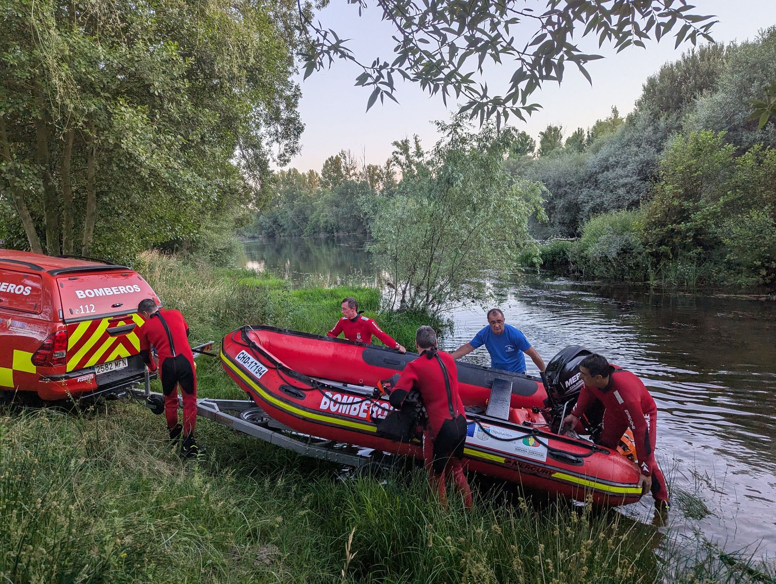 Moviliación de Guardia Civil y Bomberos para encontrar a un chico desaparecido en el río Águeda