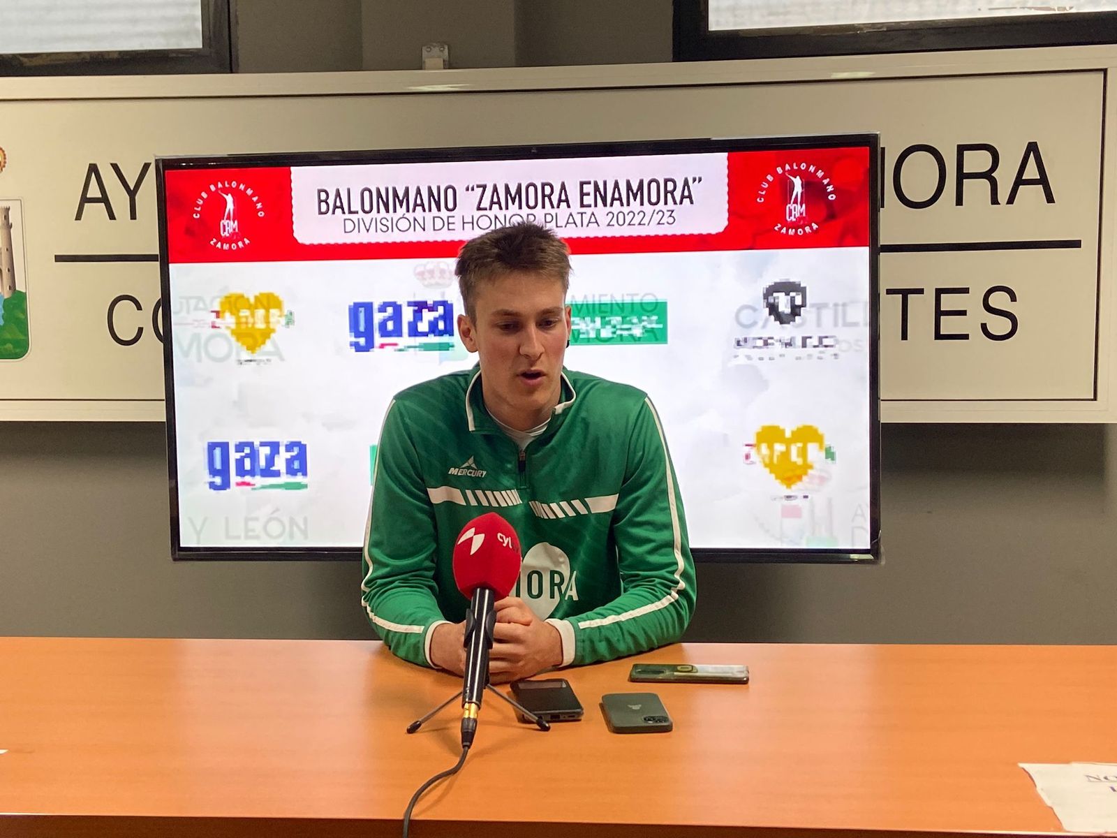 Iker Elola en rueda de prensa