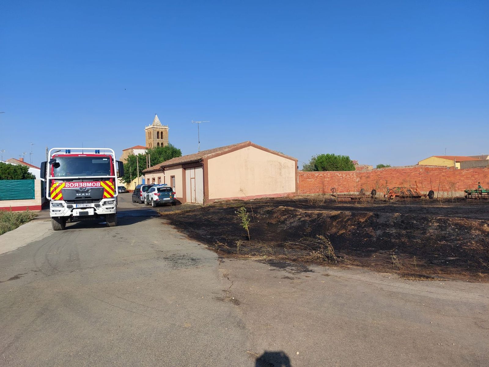Bomberos de Benavente apagan dos incendios y evitan desastre en Villar de Fallaves y Colinas de Trasmonte