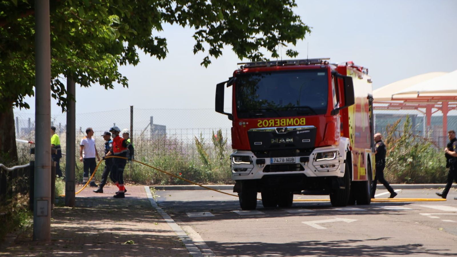 Incendio de pasto en los entornos de la avenida de La Aldehuela