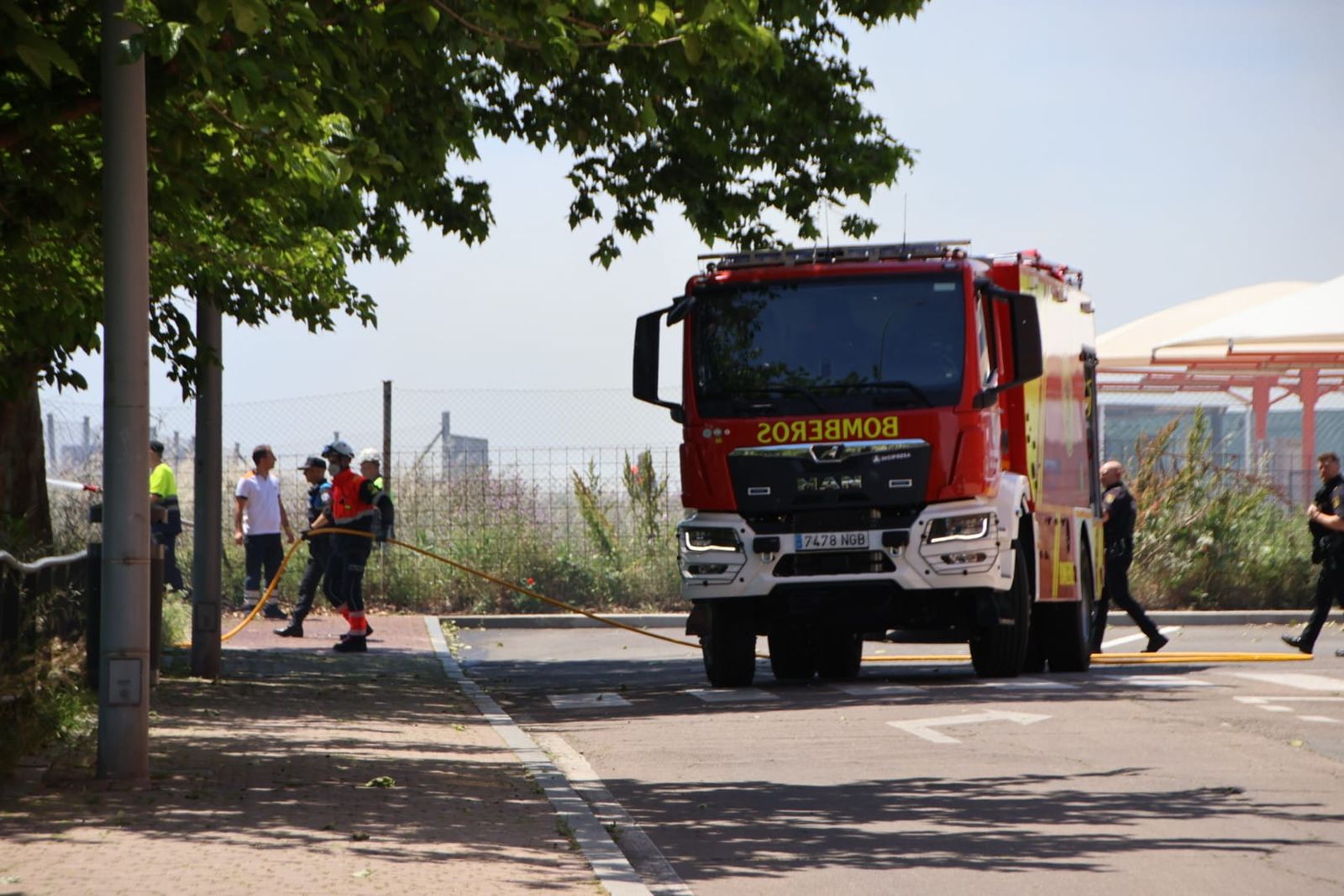 Incendio de pasto en los entornos de la avenida de La Aldehuela
