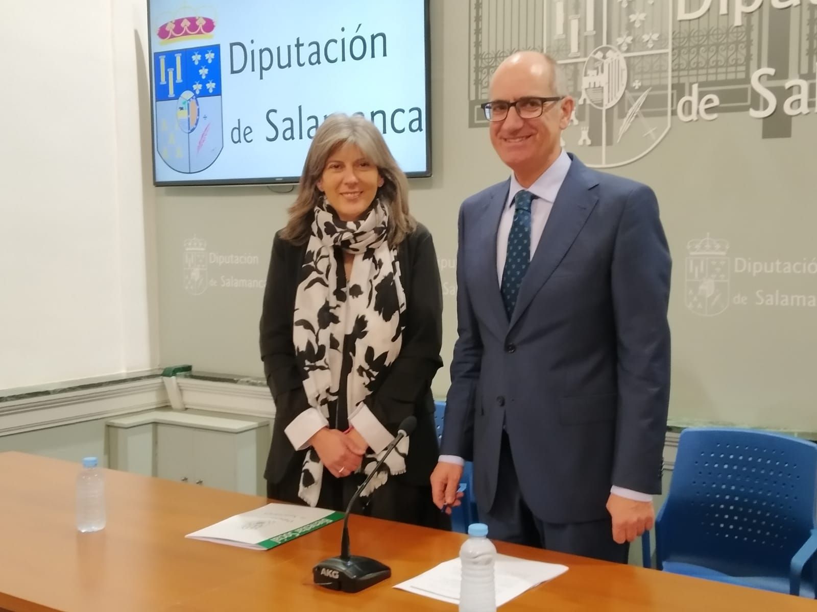 Eva Picado y Javier Iglesias presentan el programa de Ayuda a Domicilio