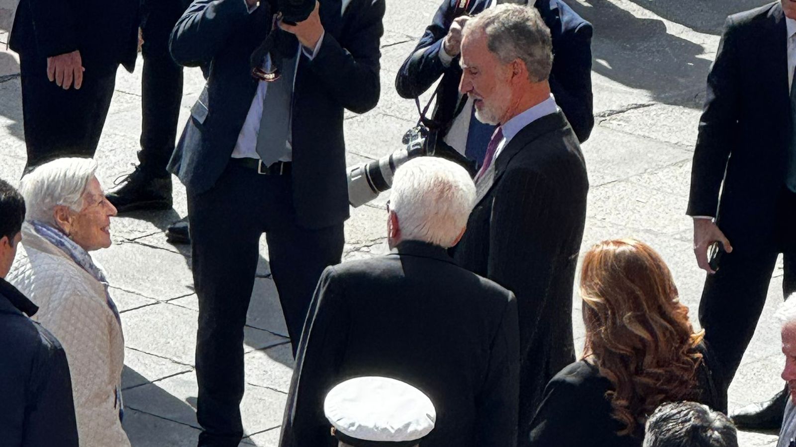 El Rey de España toma café en la Plaza Mayor