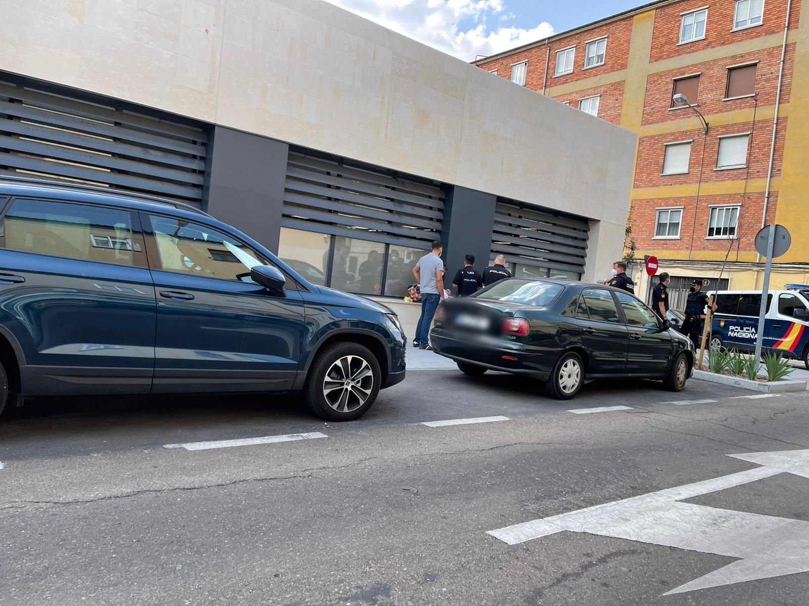 policia-nacional-en-calle-arapiles-11