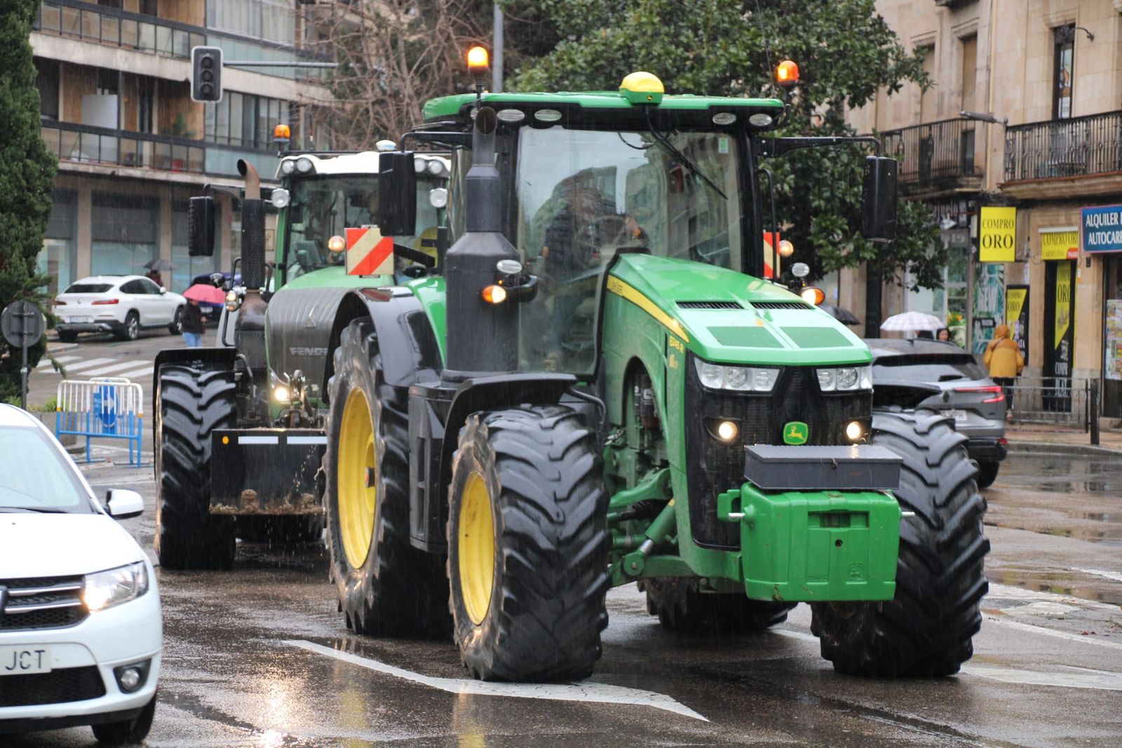 En imágenes la marcha con tractores y vehículos de campo en Salamanca en protesta contra Mercosur