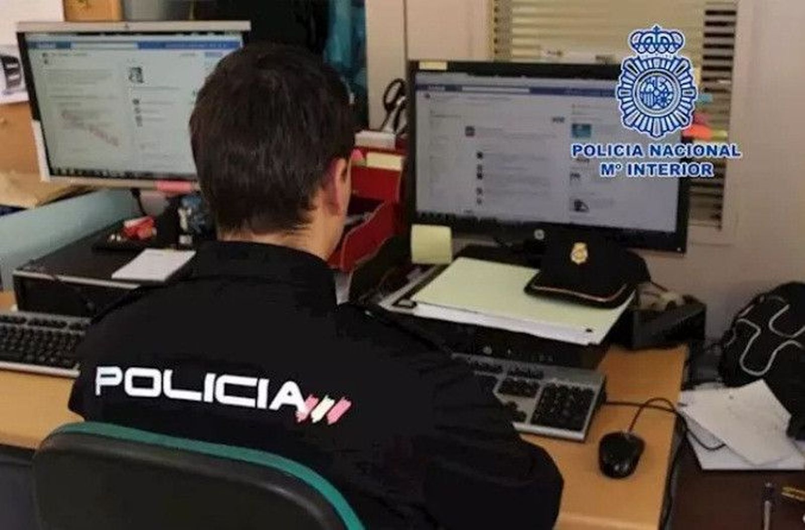 Policia nacional niña