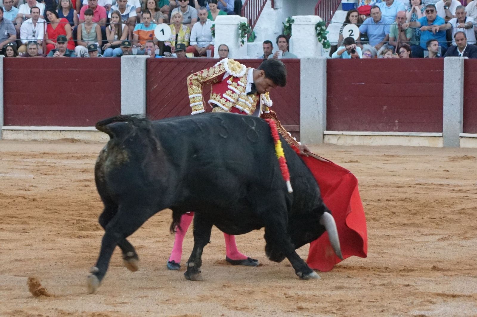 : Emilio de Justo y Diosleguarde cierran en hombros una feria de Guijuelo marcada por las despedidas de El Capea y Javier Castaño