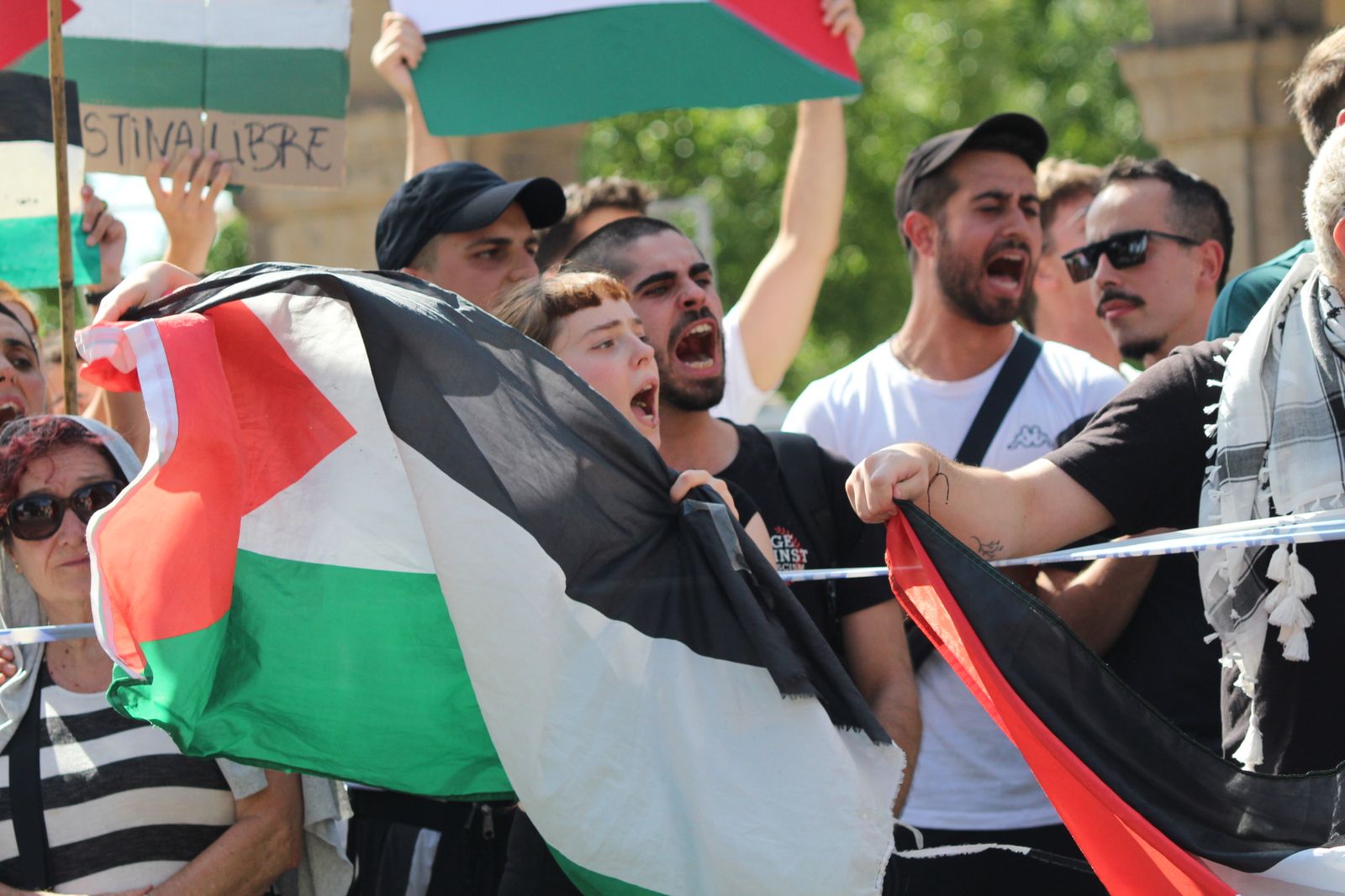 Protestas por Palestina al paso de la Vuelta Ciclista a España por Salamanca