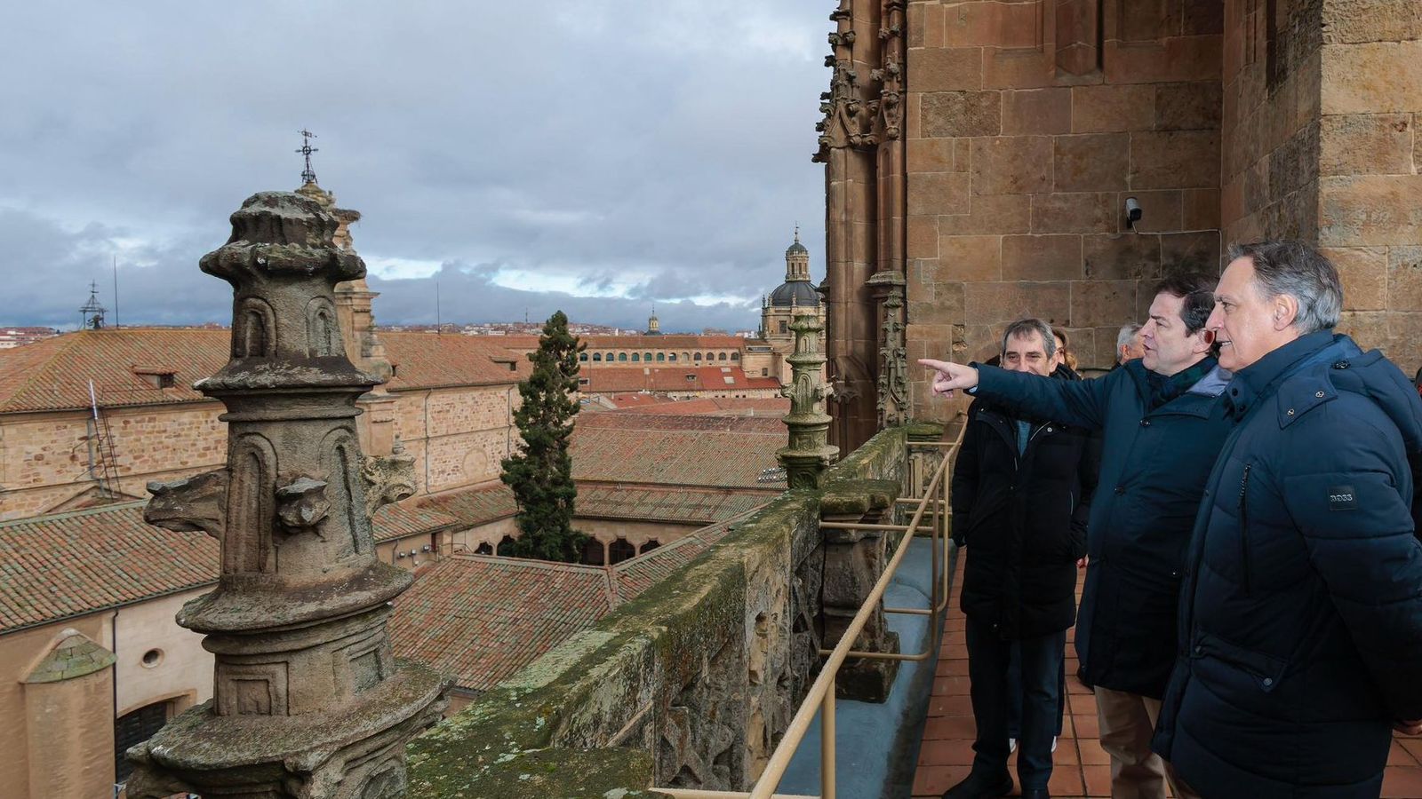 Alfonso Fernández Mañueco junto a Carbayo durante una visita al Ieronimus realizada en Diciembre