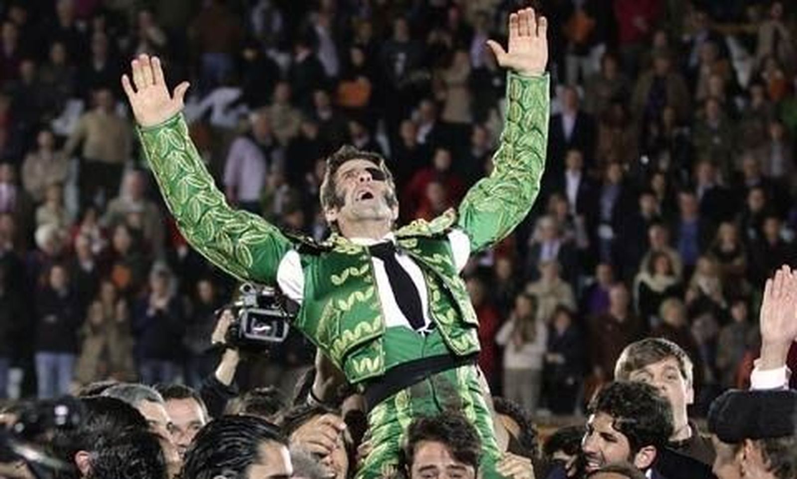 Padilla, dos orejas y Puerta Grande