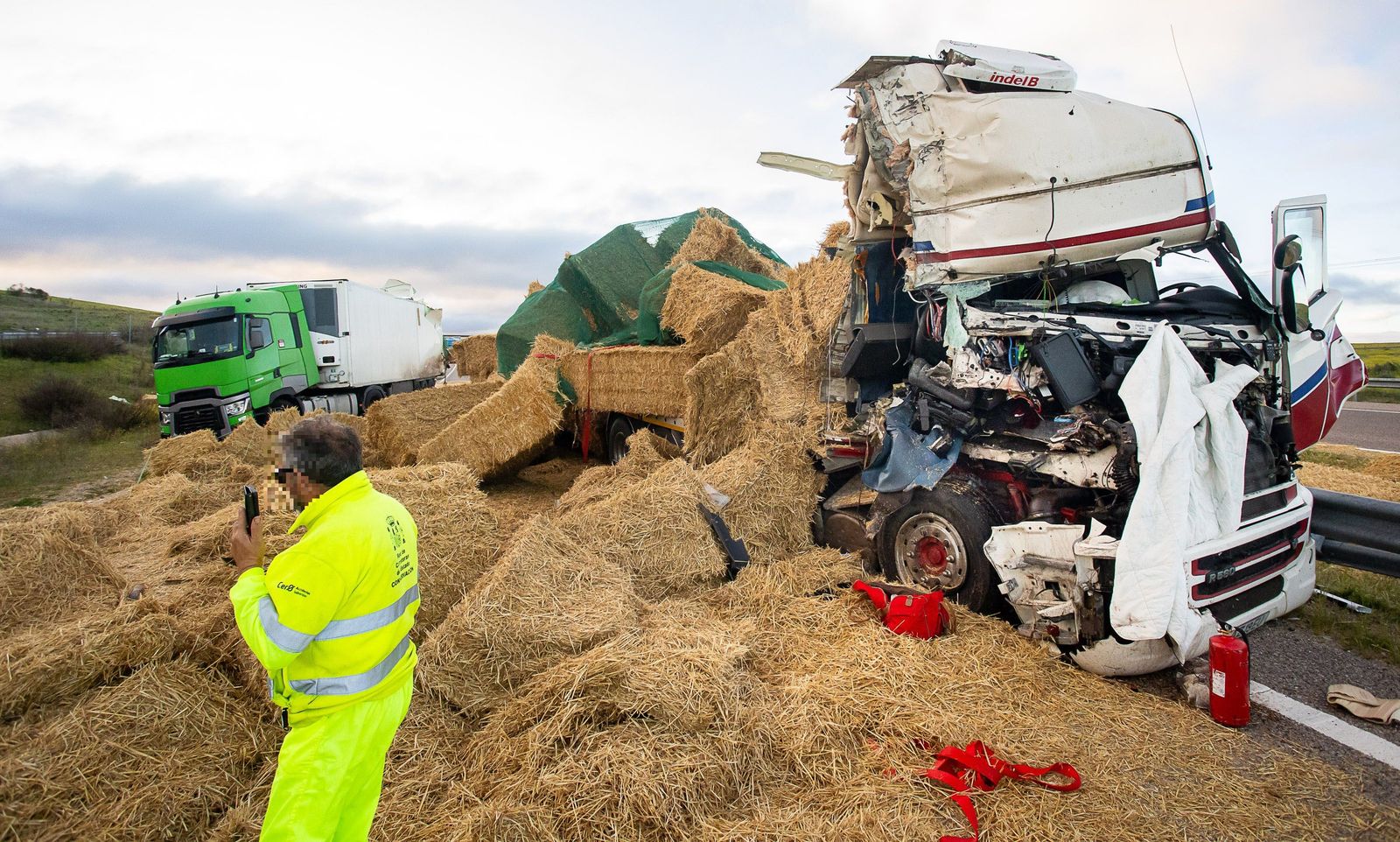 colision-entre-dos-camiones-en-la-a-62-4