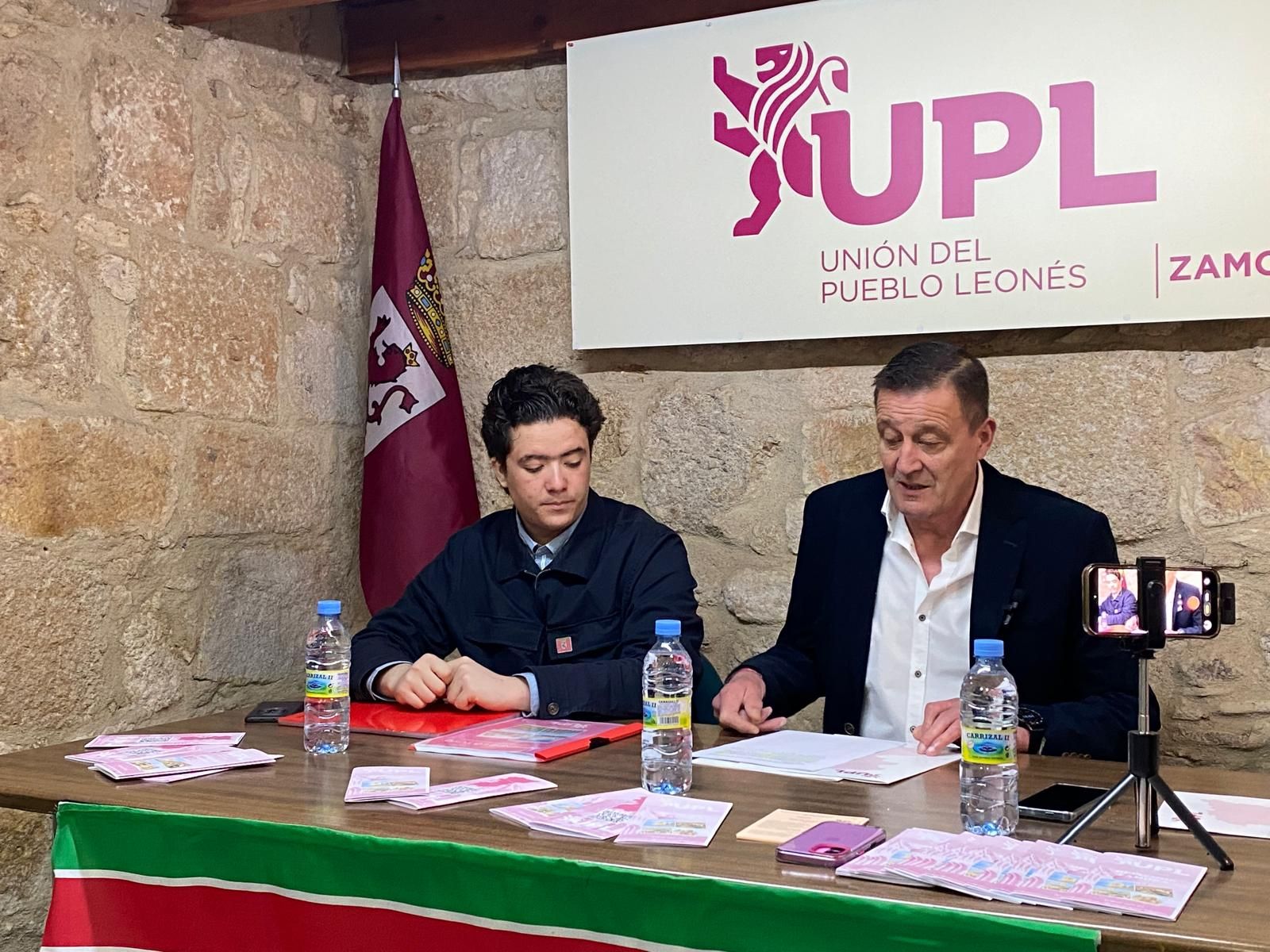 Javier Ramos y Alfonso Martínez, candidatos por UPL Zamora, durante la rueda de prensa