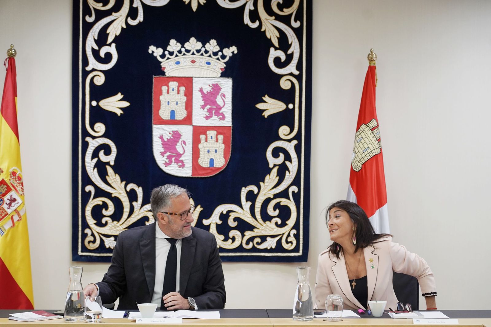 El presidente de las Cortes, Carlos Pollán, y la vicepresidenta segunda, Ana Sánchez, durante la reunión de la Mesa de las Cortes de Castilla y León