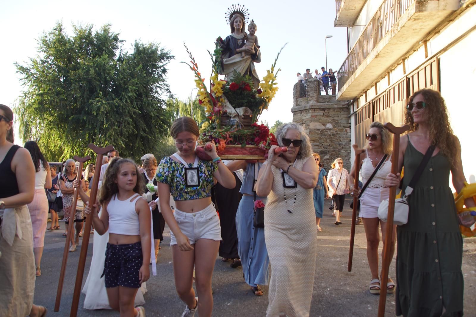 Procesión con la Virgen del Carmen por el río Tormes en Alba (58).jpeg