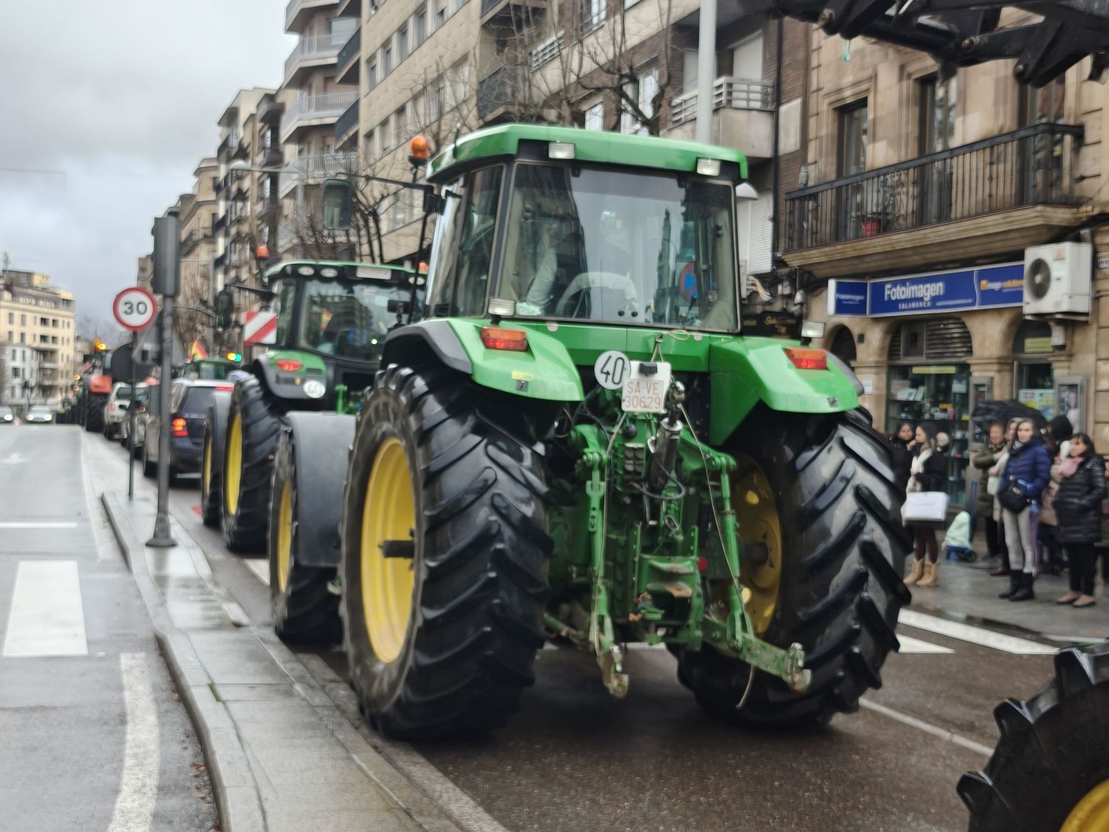 En imágenes la marcha con tractores y vehículos de campo en Salamanca en protesta contra Mercosur