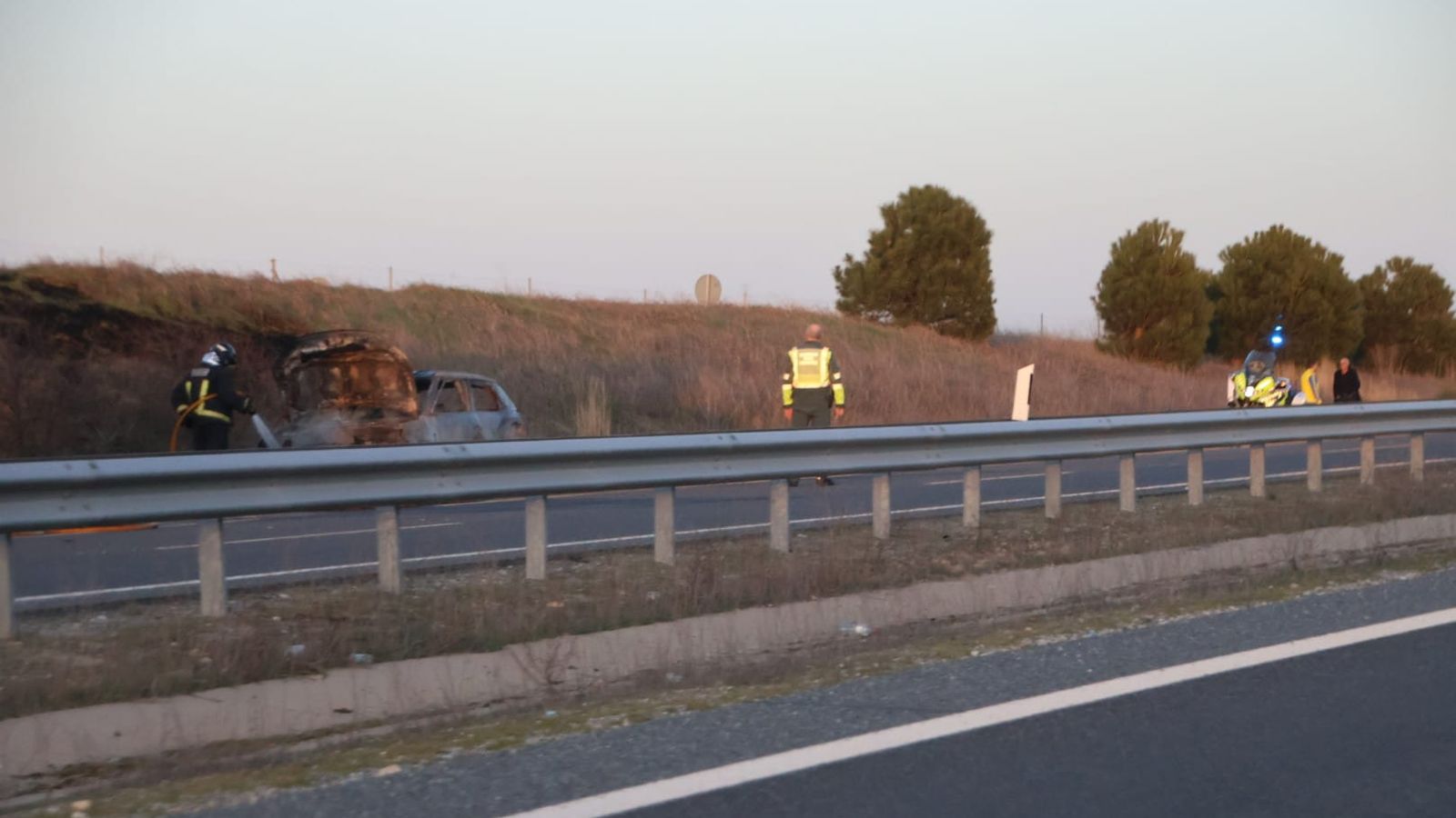 Coche echa a arder en la A50