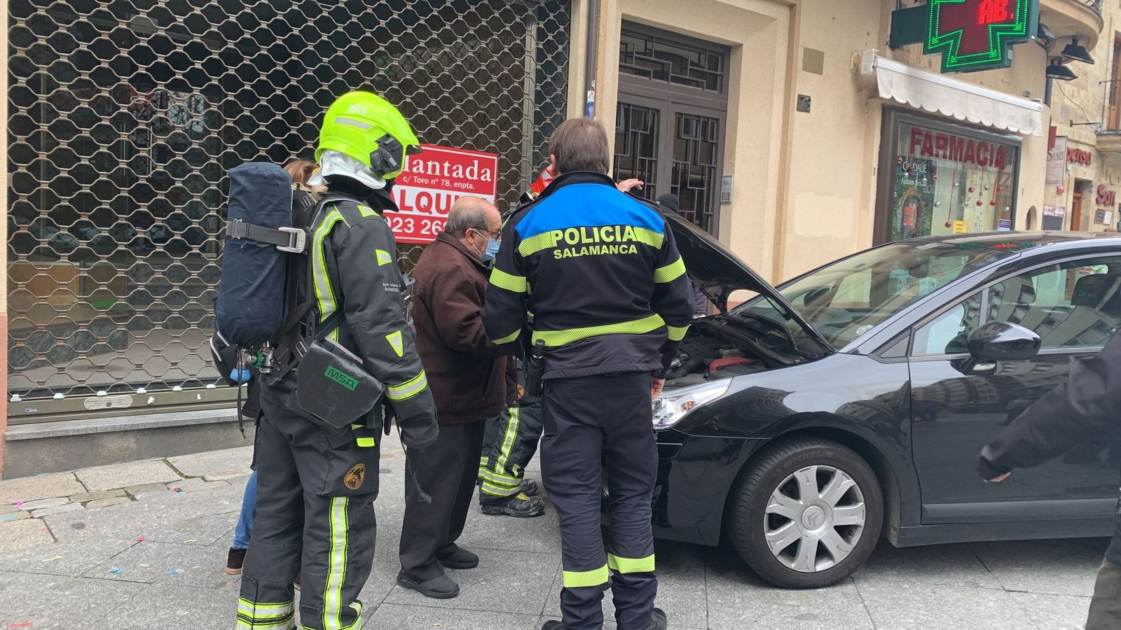 averia-de-un-coche-en-la-calle-zamora-2