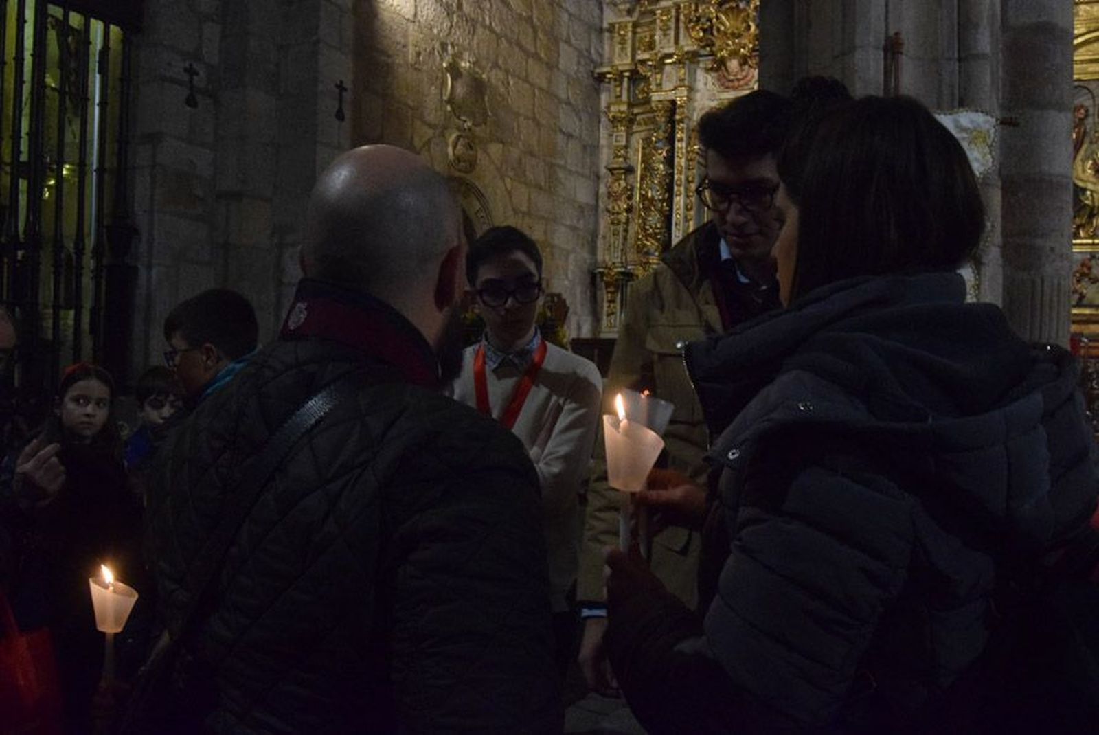 las-candelas-vuelven-a-unir-la-iglesia-de-san-juan-con-la-de-san-vicente-9