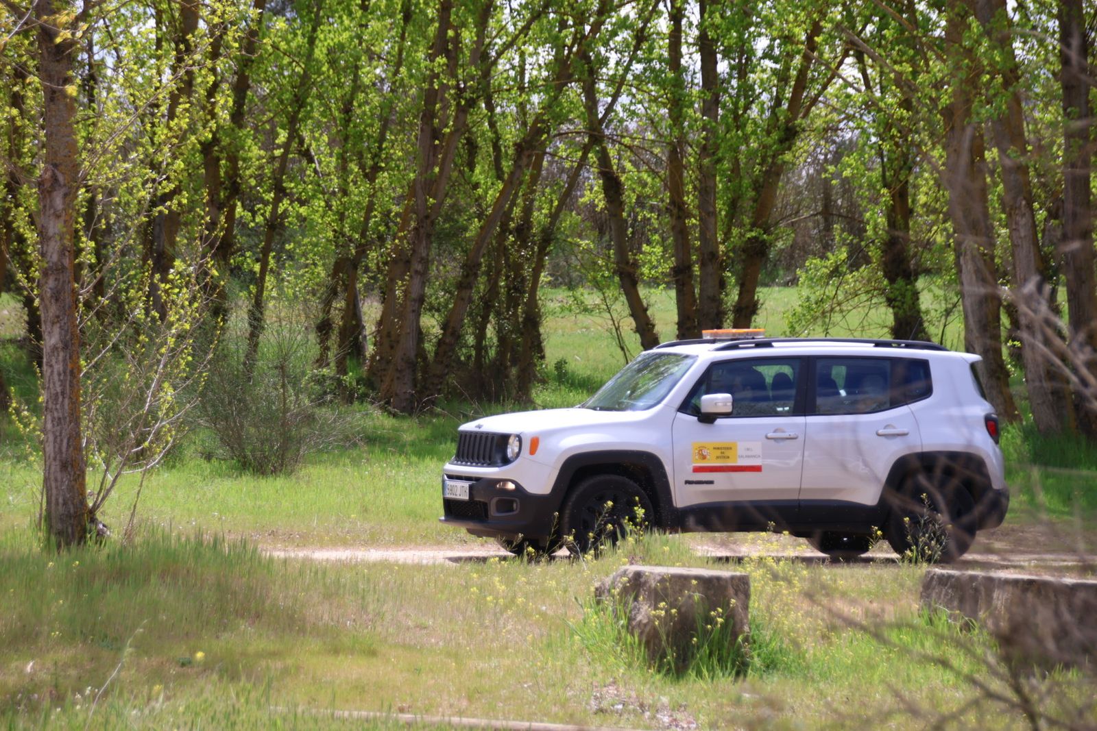 Dispositivo de rescate del cuerpo sin vida en el río Tormes entre Villamayor y Santibañez del Río