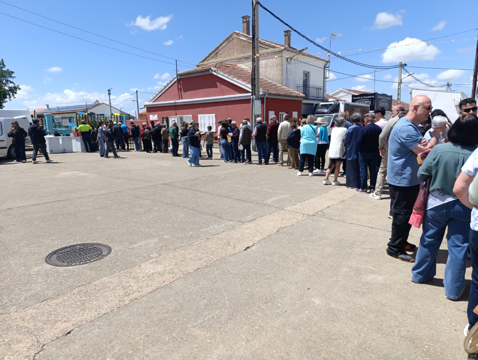 Cabrillas pone el broche a sus fiestas con una gran comida popular
