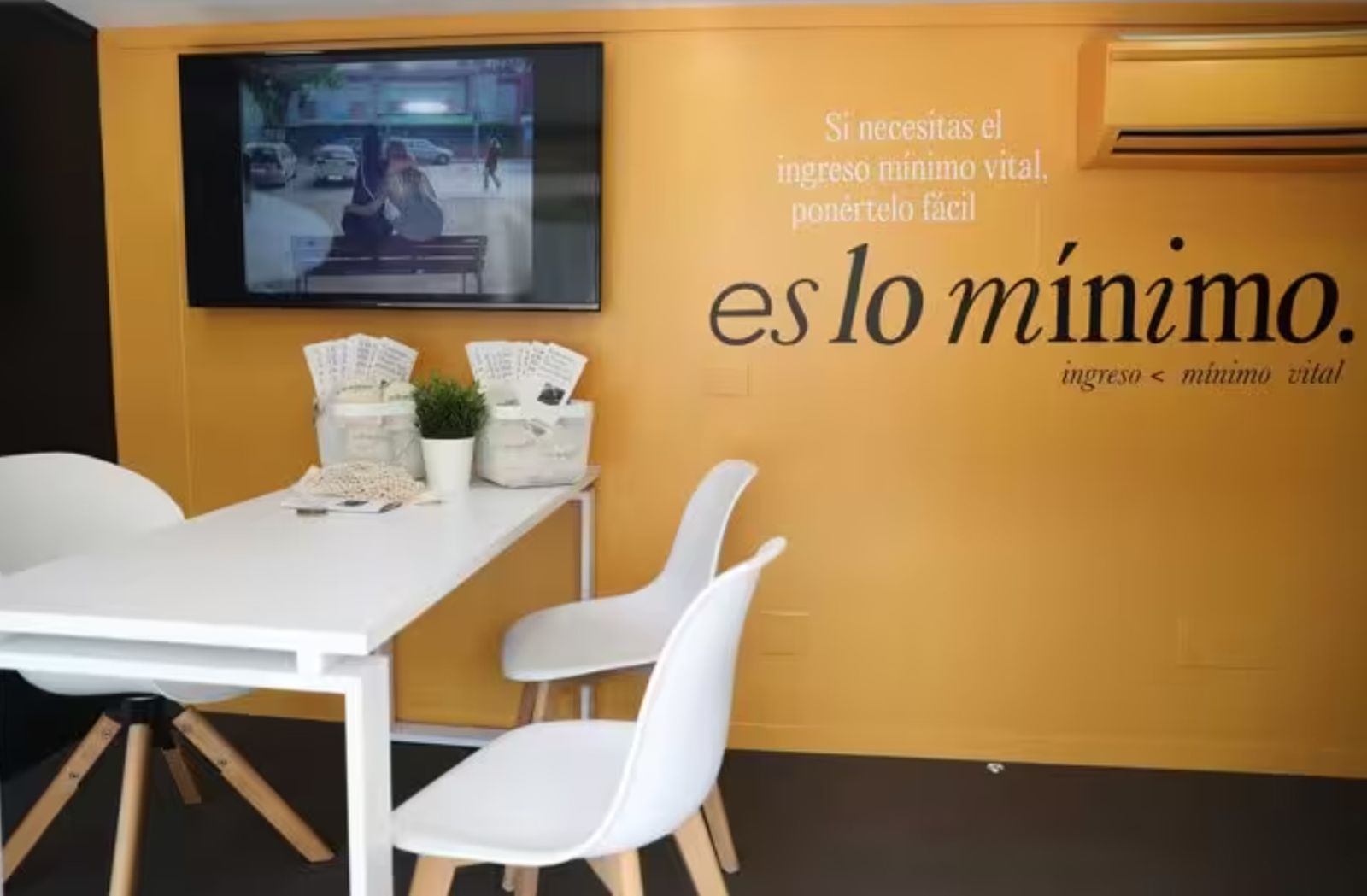 Vista interior de un autobús informativo del Ingreso Mínimo Vital. Marta Fernández Jara. Europa Press. Archivo