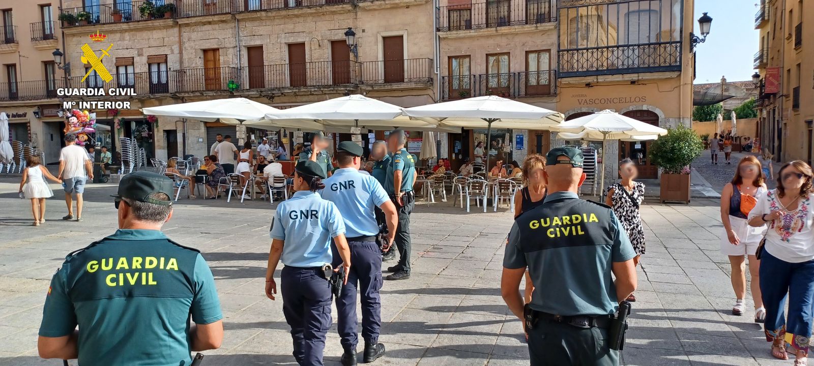 Agentes de la Guardia Civil junto a agentes de la Guardia Nacional Republicana de Portugal en Ciudad Rodrigo