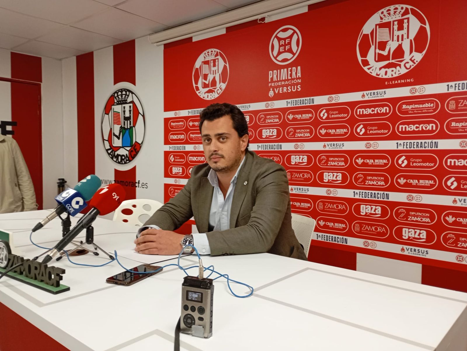 Javier Páez Ruiz de Lopera, presidente del Zamora CF, en rueda de prensa