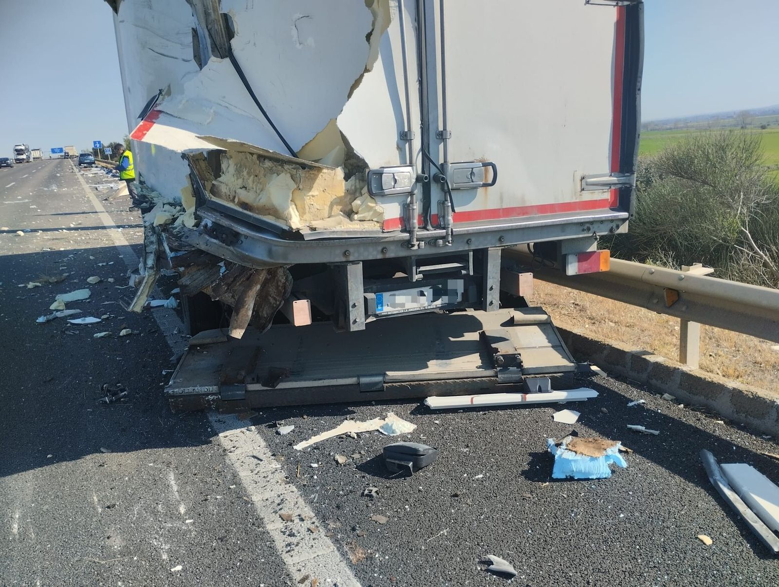 Atrapado el conductor de un camión en un accidente en Zamora 