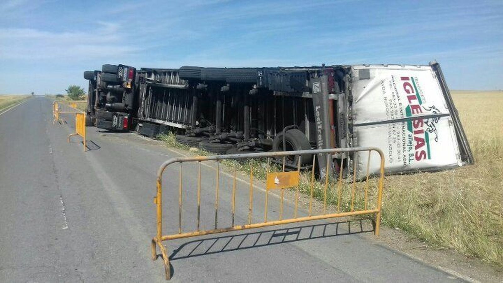 Herido un camionero tras volcar junto al Centro de Tratamiento de Residuos de Gomecello