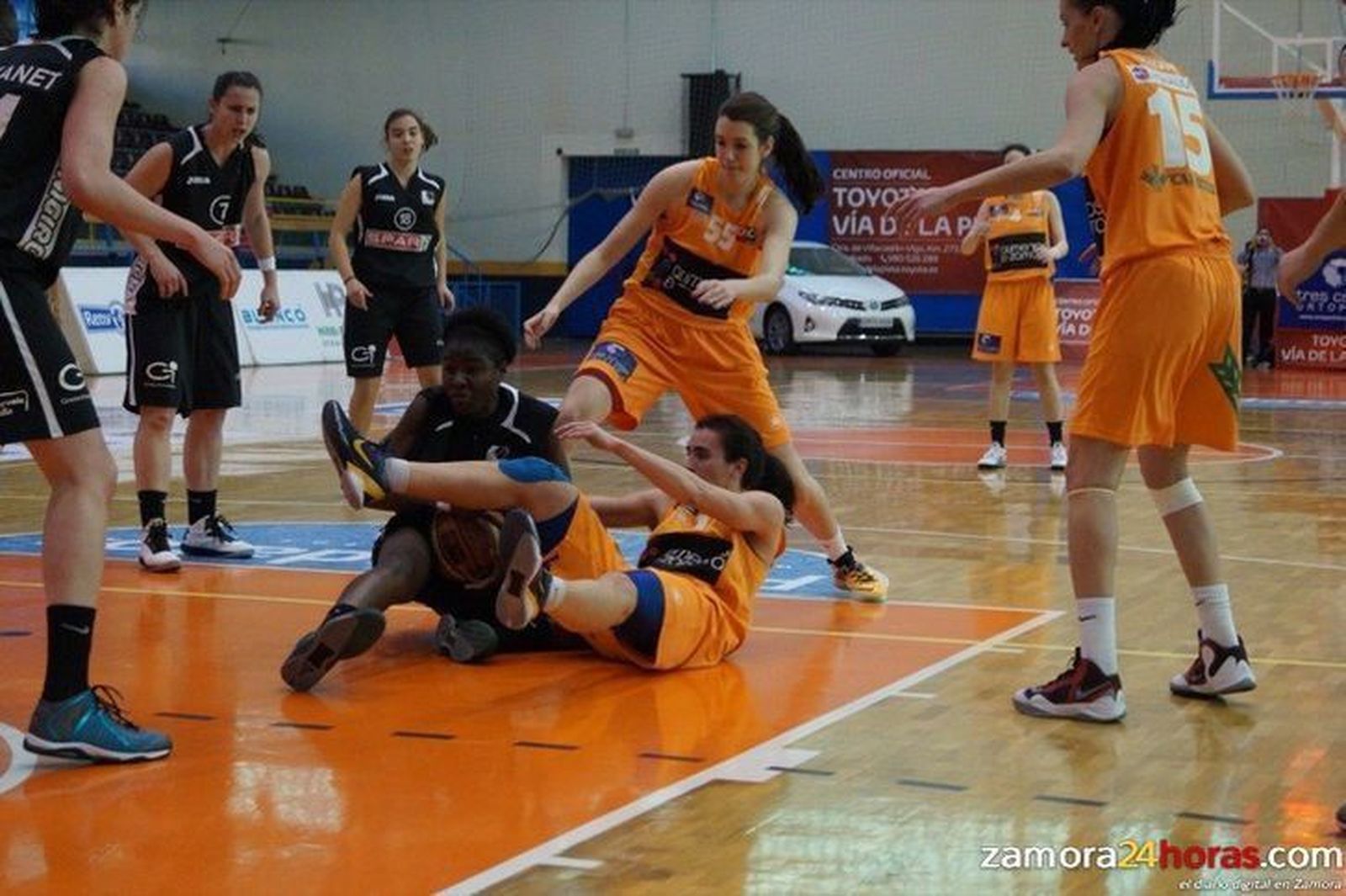 Juan de Mena: "Me alegro mucho por mi y por las jugadoras porque es un paso importante"