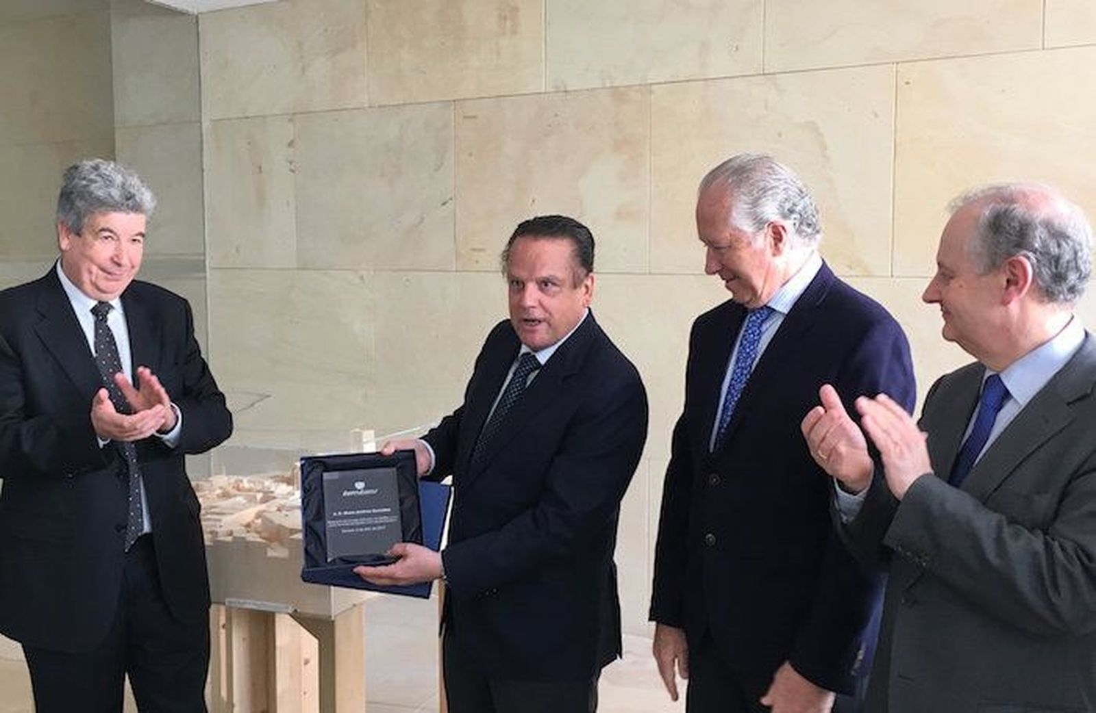 Ibermutuamur agradece con una placa la colaboración del Consejo Consultivo