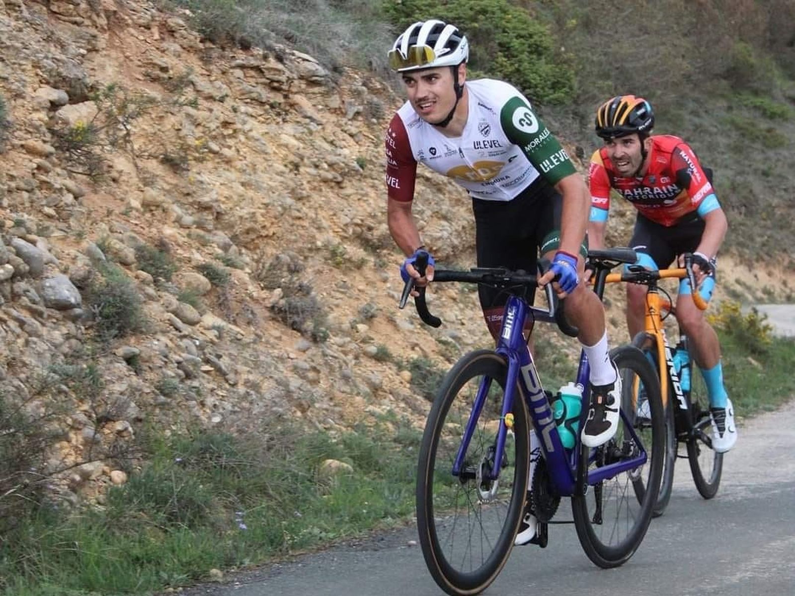 David Domínguez en acción en Medina de Pomar. Zamora Enamora Cycling Team