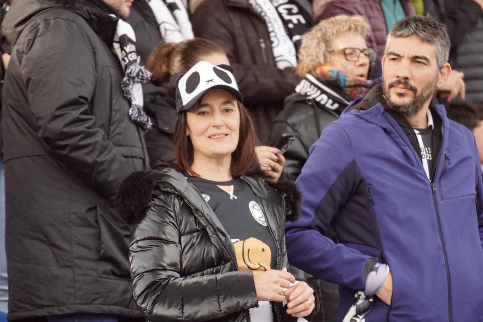 galeria-ambiente-en-las-gradas-en-el-partido-de-copa-del-rey-unionistas-sporting-de-gijon-foto-juanes-8