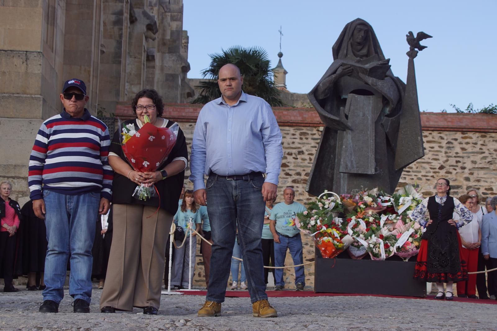 Ofrenda Floral a Santa Teresa en Alba de Tormes (1).jpeg