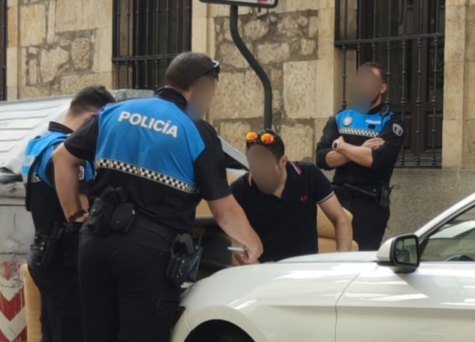 Conductor drogado sorprendido haciendo trompos en pleno centro de Salamanca